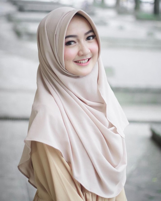Topi/id.pinterest.com Pashmina instan dengan topi