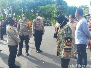 Tanggap Bencana, Risma Siapkan 8 Posko Pantai dan Puluhan di Tengah Kota