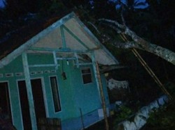 Badai Terjang 3 Kecamatan di Ciamis, Sejumlah Rumah Rusak