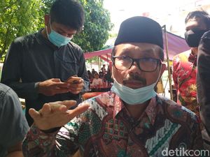 Positif COVID-19, Bupati Cirebon Isolasi Mandiri Sambil Baca Al-Quran Positif COVID-19, Bupati Cirebon Isolasi Mandiri Sambil Baca Al-Quran