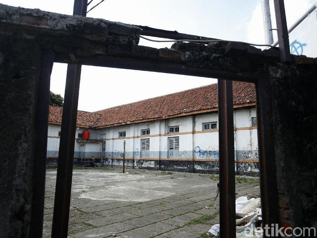 Potret Kondisi Terkini Depo Lokomotif Jatinegara yang Dibongkar Potret Kondisi Terkini Depo Lokomotif Jatinegara yang Dibongkar