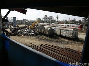 Potret Kondisi Terkini Depo Lokomotif Jatinegara yang Dibongkar Potret Kondisi Terkini Depo Lokomotif Jatinegara yang Dibongkar