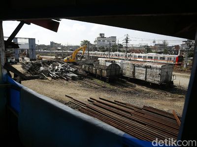 Potret Kondisi Terkini Depo Lokomotif Jatinegara yang Dibongkar