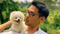 Foto-foto Afgan Gendong Anjing yang Bikin Ramai Netizen