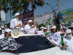 Anak Habib Rizieq Nikah, Fans Nikita Mirzani Gelar Aksi Damai