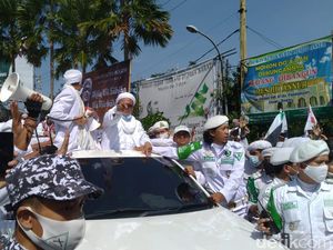 HRS Enggan Diperiksa soal Kerumunan Megamendung, Ini Respons Polisi HRS Enggan Diperiksa soal Kerumunan Megamendung, Ini Respons Polisi