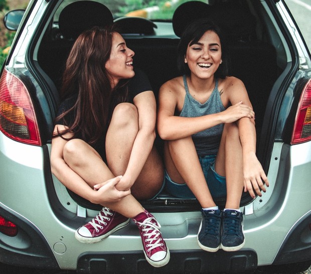 Bila cara-cara halus tidak berhasil, mau tidak mau kamu harus menagihnya secara langsung kepadanya. Jangan lupa untuk memberikan deadline pembayaran.