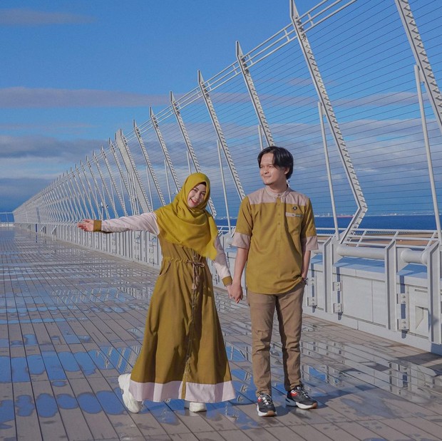 Inspirasi Outfit Couple Anisa Rahma dan Anandito/sumber: www.instagram.com/anisarahma_12/ Potret busana couple ala Anisa dan Anandito.