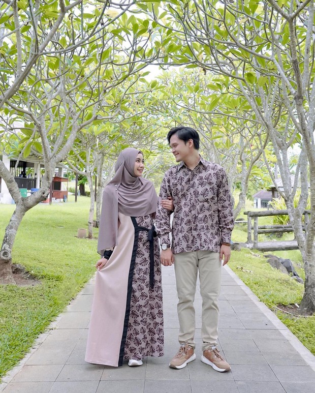 Inspirasi Outfit Couple Anisa Rahma dan Anandito/sumber: www.instagram.com/anisarahma_12/ Inspirasi busana couple ala Anisa Rahma dan Anandito.