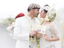 Jenita Janet dan Suami Nikmati Momen Jadi Pengantin Baru