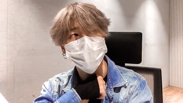 Jimin Selama Siaran Langsung/ Foto: Koreaboo Jimin Selama Siaran Langsung/ Foto: Koreaboo