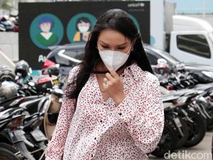 Menahan Tangis, Kalina Oktarani Minta Maaf ke Azka Corbuzier