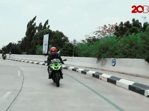 Kesan Berkendara Kawasaki Ninja ZX-25R untuk Harian