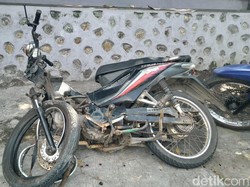 Motor Ugal-ugalan Berboncengan Tiga Tabrak Pikap, 2 Orang Tewas
