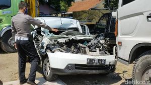 Kondisi Mobil Rombongan F-PDIP Malang yang Kecelakaan di Tol Ngawi-Solo
