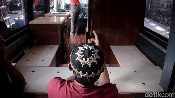 Keren! Minibus Ini Dimodifikasi jadi Camper Van Lho