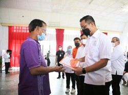 Pantau Penyaluran Bansos di Sumut, Mensos: Jangan untuk Beli Rokok!