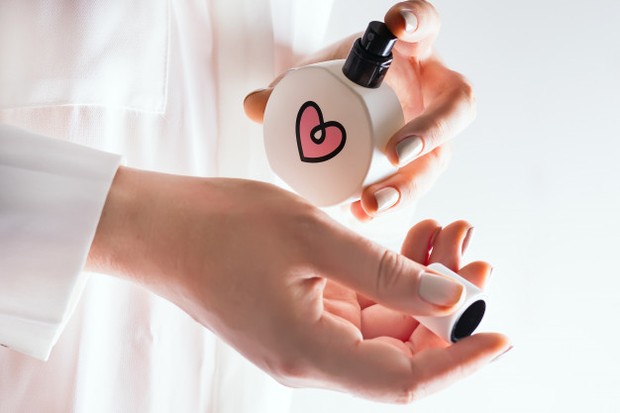 Suka Beraktivitas di Luar Ruangan? Hindari Menggunakan 5 Jenis Aroma Parfum Ini ya!