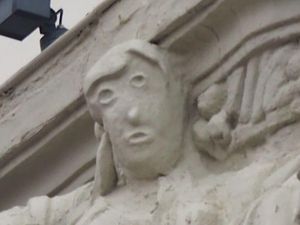 Direstorasi, Patung Ini Malah Jadi Aneh