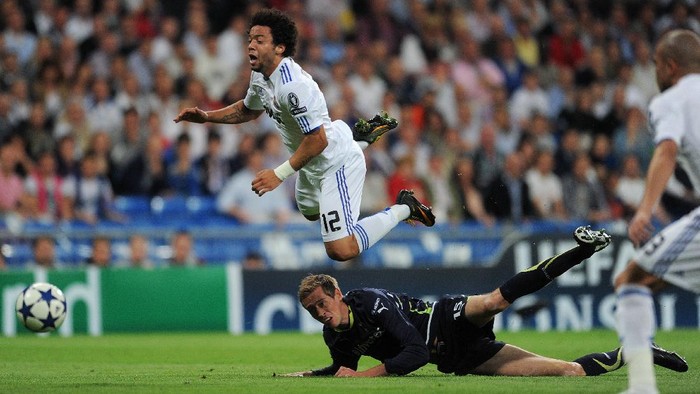 MADRID, SPAIN - APRIL 05:  Peter Crouch (R) of Tottenham Hotspur fouls Marcelo of Real Madrid during the UEFA Champions League quarter final first leg match between Real Madrid and Tottenham Hotspur at Estadio Santiago Bernabeu on April 5, 2011 in Madrid, Spain. Crouch was send off the pitch after the foul. (Photo by Jasper Juinen/Getty Images)