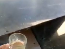 Prank Temannya Pakai Kopi Air Got, Satpam Ini Dihujat Netizen