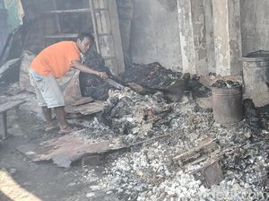 Polisi Selidiki Penyebab Kebakaran Besar di Pasar Weleri Kendal Polisi Selidiki Penyebab Kebakaran Besar di Pasar Weleri Kendal