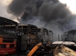 Bangkai Bus TransJakarta Terbakar, Warga Sudah Lama Keluhkan Asap