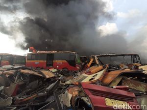 Jabar Hari Ini: 37 Bangkai Bus Transjakarta Terbakar-19 Warga KBB Tertular Corona Jabar Hari Ini: 37 Bangkai Bus Transjakarta Terbakar-19 Warga KBB Tertular Corona