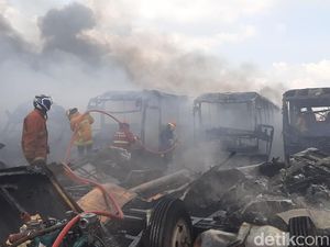 Ini Dugaan Pemicu Kebakaran Puluhan Bangkai Bus Transjakarta di Bogor Ini Dugaan Pemicu Kebakaran Puluhan Bangkai Bus Transjakarta di Bogor