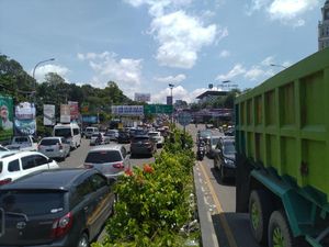 Lalin di Simpang Gadog Arah Puncak Macet Usai Pengalihan Arus Ditiadakan Lalin di Simpang Gadog Arah Puncak Macet Usai Pengalihan Arus Ditiadakan