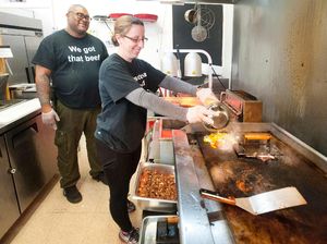 Restoran Ini Tawarkan Makanan Gratis untuk Para Pendukung Donald Trump