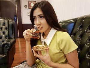 Rey Utami Sering Pamer Ngeteh Santai di Instagram