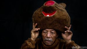 Si Penebar Senyum di Tengah Macet Ibu Kota