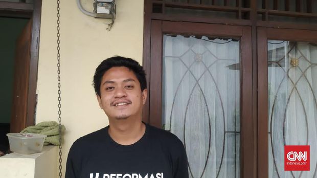 Warga Tangerang, Sauta Rusadi menilai ada banyak regulasi lain yang lebih penting untuk dibahas DPR ketimbang RUU Larangan Minuman Beralkohol.