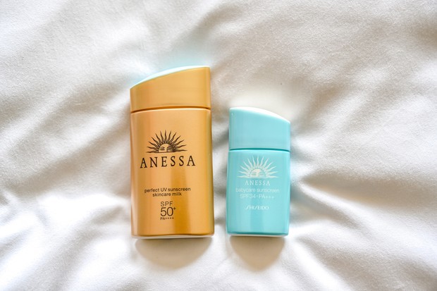 sunscreen/unsplash.com tetap membawa sunscreen untuk mencegah paparan UV langsung menyentuh kulit kamu