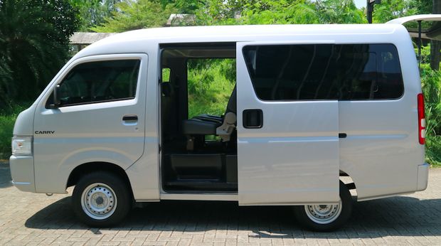 Suzuki Carry Minibus meluncur pada 12 November 2020.