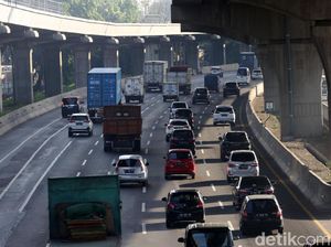 Urai Macet, Contraflow Diterapkan di Tol Japek Km 65