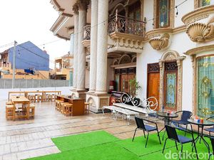 Tak Jadi Jual Rumah, Muzdalifah Bikin Terasnya Jadi Restoran