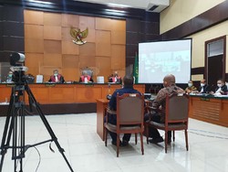 Hakim Semprot Tommy Sumardi Gegara Jawab Tak Tahu soal Djoko Tjandra Buron