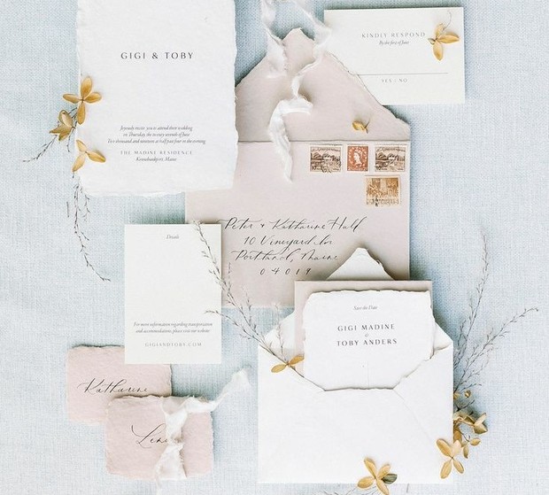 Undangan pernikahan dari kertas daur ulang/Foto: Pinterest Inspirasi pernikahan ramah lingkungan