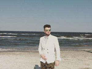 Sosok Anak Miliuner yang Cuci Mobil Pakai Champagne, Pergi Sekolah Naik Heli