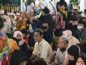 Maulid di Tempat Habib Rizieq: Tanpa Jaga Jarak, Sebagian Tak Bermasker
