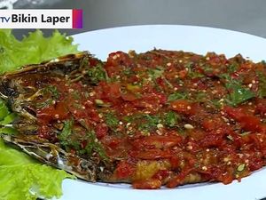 Bikin Laper! Nikmatnya Ayam Bakar Bambu Berbumbu Manado