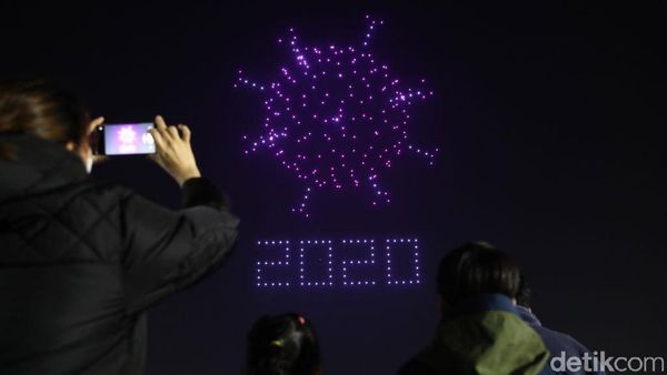 Atraksi Ratusan Drone Ajak Warga Lawan Corona di Korsel