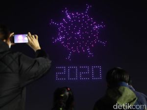 Atraksi Ratusan Drone Ajak Warga Lawan Corona di Korsel
