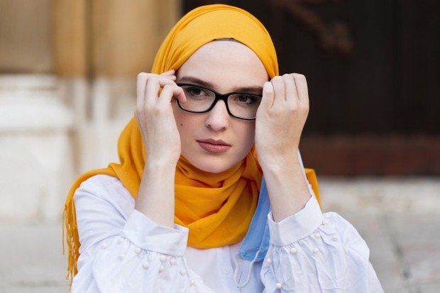 Foto: freepik.com Memilih kacamata sesuai bentuk wajah.