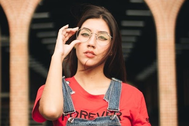 Foto: pexels.com Memilih kacamata sesuai bentuk wajah.