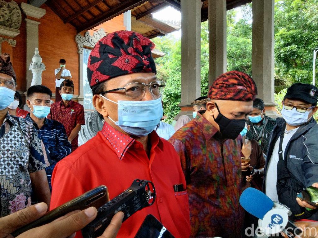 Viral Acara PDIP Bali Tiup Lilin Buka Masker dan Suap-suapan Satu Sendok Viral Acara PDIP Bali Tiup Lilin Buka Masker dan Suap-suapan Satu Sendok