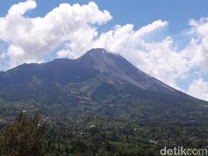 Kegempaan-Deformasi Gunung Merapi Masih Meningkat