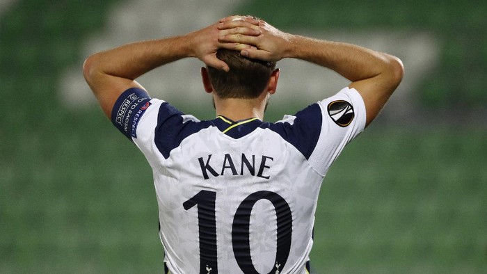 RAZGRAD, BULGARIA - NOVEMBER 05: Harry Kane of Tottenham Hotspur reacts during the UEFA Europa League Group J stage match between PFC Ludogorets Razgrad and Tottenham Hotspur at Ludogorets Arena on November 05, 2020 in Razgrad, Bulgaria. Sporting stadiums around Bulgaria remain under strict restrictions due to the Coronavirus Pandemic as Government social distancing laws prohibit fans inside venues resulting in games being played behind closed doors. (Photo by Srdjan Stevanovic/Getty Images)